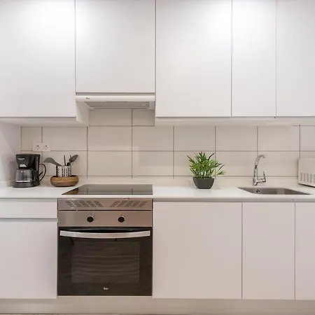 Bright And Modern- 2 Bedrooms 1bathroom- Mintystay - Bocangel Apartment