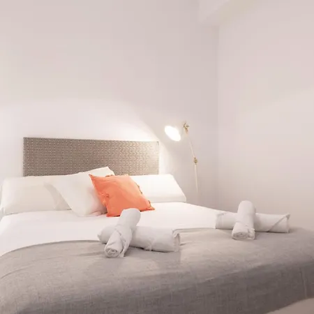 Bright And Modern- 2 Bedrooms 1bathroom- Mintystay - Bocangel
