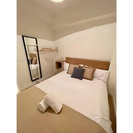 Cool Apt 9 Pax En Plena Plaza De Chueca