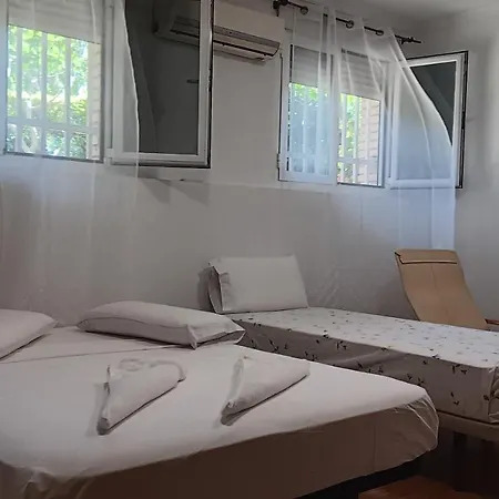 El Colmenar Guest house *