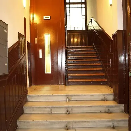 Modern In Chueca Inf3iz4