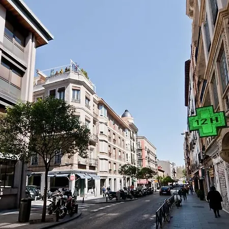 Hortaleza 72 Buhardilla En Chueca * Madrid