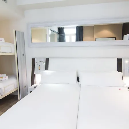 Отель Petit Palace Arenal