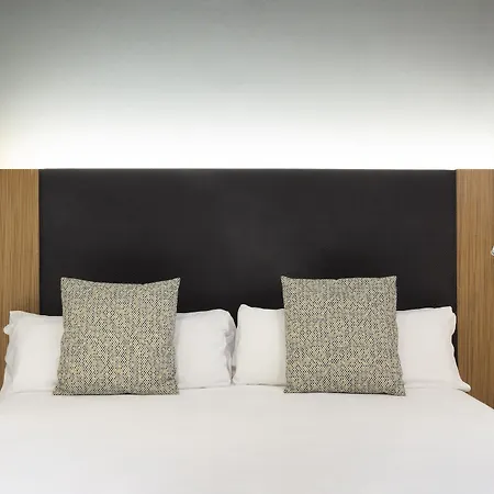 Hotel Petit Palace Tres Cruces Madrid