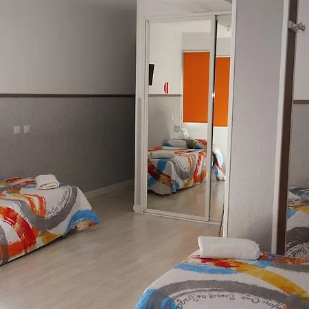 Far Gran Via Hostel *