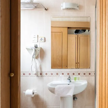 Josefina Hostal *