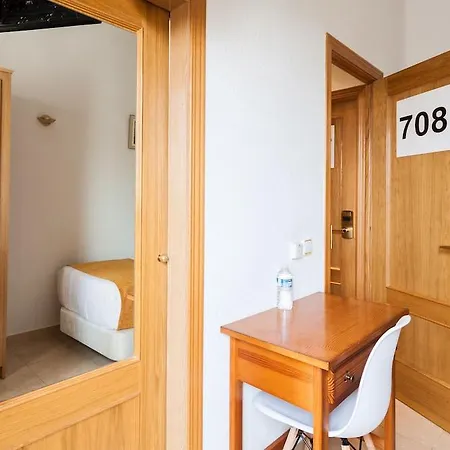 Josefina Hostal *