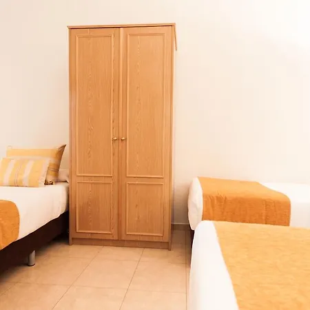 Josefina Hostal *