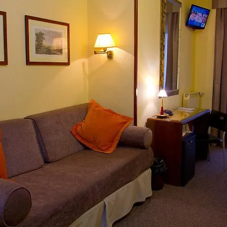 Carlos V Hotel 3*