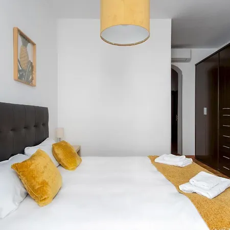 1 Bedrooms 1 Bathrooms Furnished - Cortes - Cozy- Mintystay Appartamento