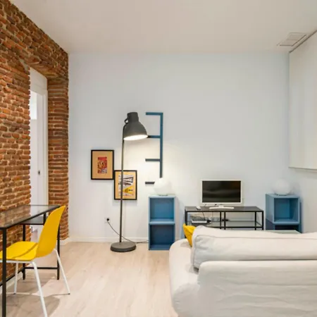 2 Bedroom Flat In La Latina-carn Apartment