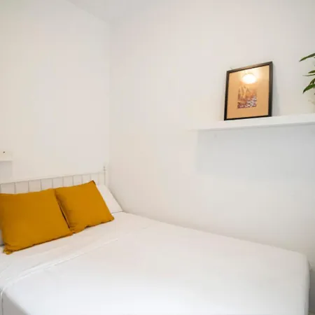 Apartment 2 Bedroom Flat In La Latina-carn Madrid