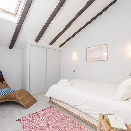 Bohemian 2bedroom Attic In Lavapies Apartment *