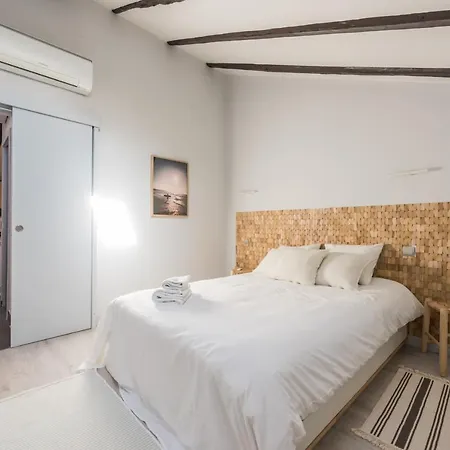Bohemian 2bedroom Attic In Lavapies Apartment