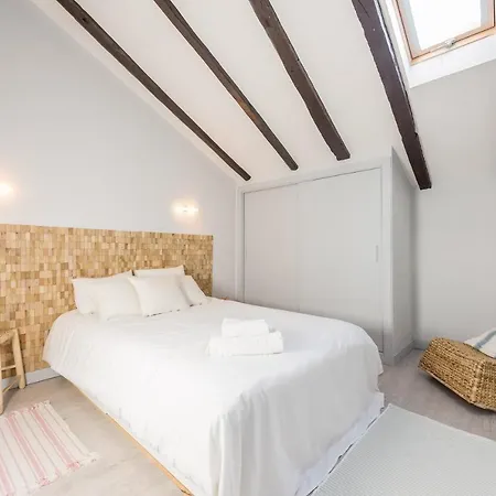 Bohemian 2bedroom Attic In Lavapies Apartment *