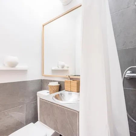 Bohemian 2bedroom Attic In Lavapies Appartamento *