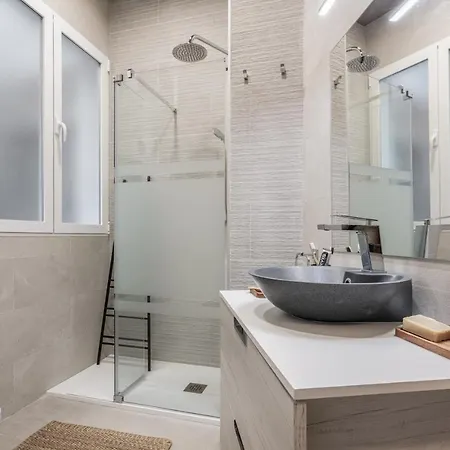 Kobenni- One Bedroom With Office In Justicia Madrid