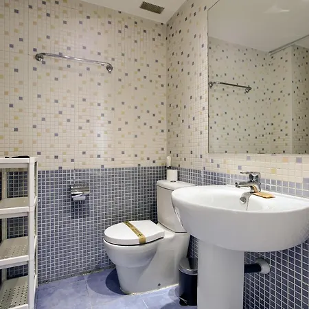 Charming Airport Apartment *