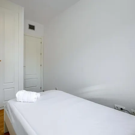 Charming Airport Apartment *