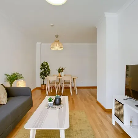 Charming Airport Apartment