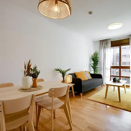 Charming Airport Apartment *