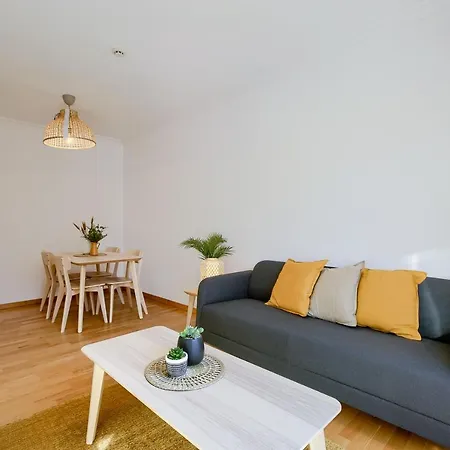 Charming Airport Apartment