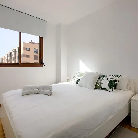 Charming Airport Apartment