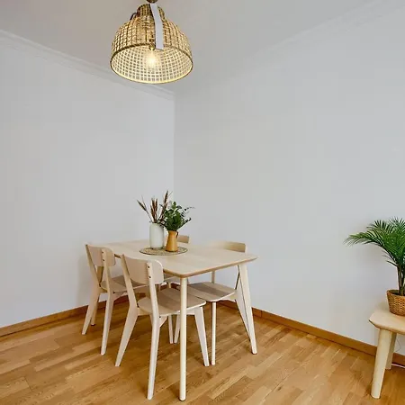 Charming Airport Apartment *