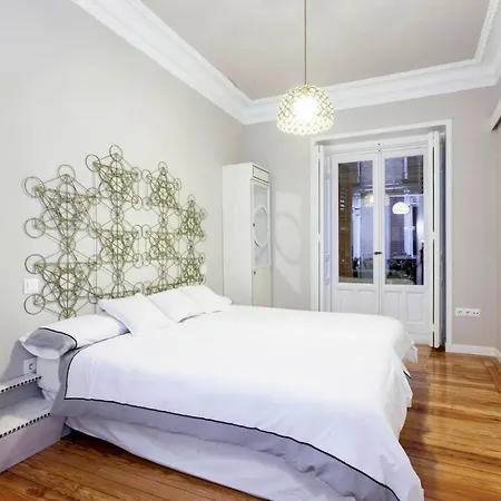 Charming Gran Via Luna Apartment Madrid
