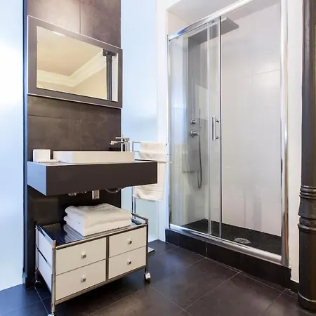 Charming Gran Via Luna Apartment *