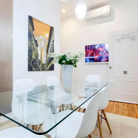 Charming Gran Via Luna Apartment *