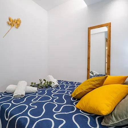 Nuevo Anuncio En El Corazon Del Rastro De Madrid