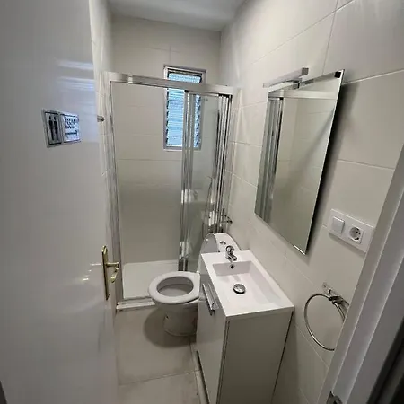 Basic Madrona Guest house