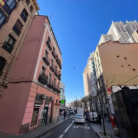 Located In Plaza Espana Apartment