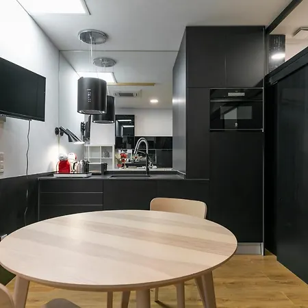 Apartment Homeabout Rio Madrid