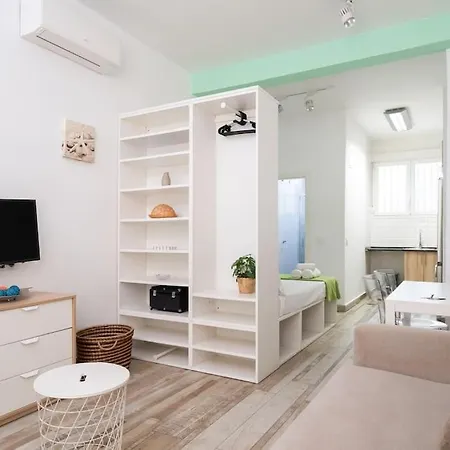 Apartment Flat At Street Level - Rio Tri-pedrero Madrid