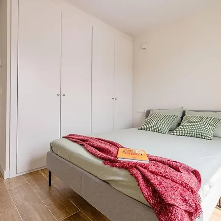 Cozy Penthouse With Swimming Pool And Parking-a-castell Apartment
