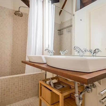 Calm And Bright Apartment, Center La Latina D.alb Apartment
