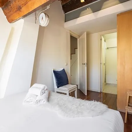 Calm And Bright Apartment, Center La Latina D.alb Apartment