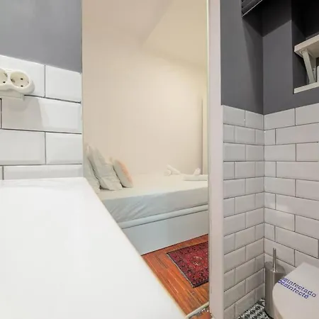 Cozy Apartment. Perfect Location Apartment *