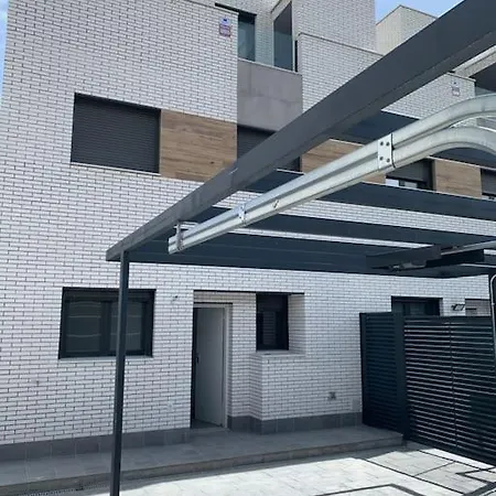 Villa Acogedora Casa En Con Piscina Privada, Jacuzzy Y Garaje *