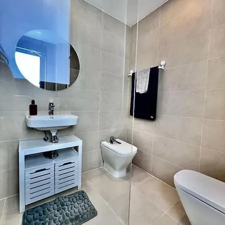 Villa Acogedora Casa En Con Piscina Privada, Jacuzzy Y Garaje