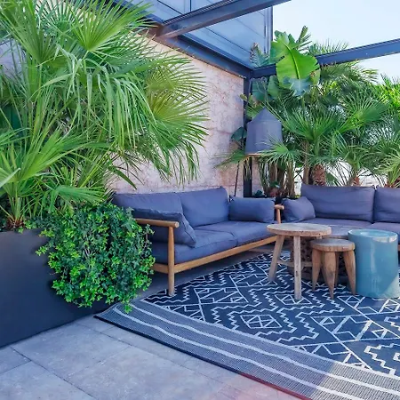 Urban, A Small Luxury Of The World 5*