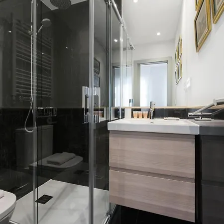 3 Bedrooms 2 Bathrooms Furnished - Salamanca - Elegant - Mintystay *