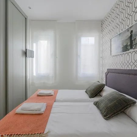 3 Bedrooms 2 Bathrooms Furnished - Salamanca - Elegant - Mintystay * Madrid