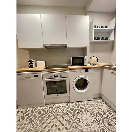 Cool Apt 9 Pax En Plena Plaza De Chueca Apartment