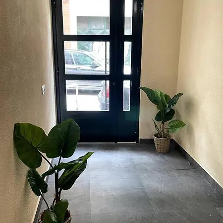 Cozy 2 Bedroom With Patio Madrid