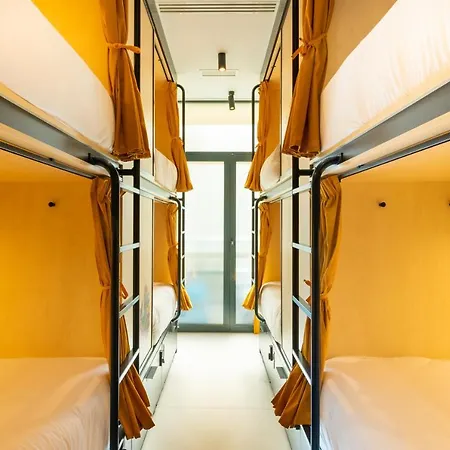 Petit Palacio Real Hostel