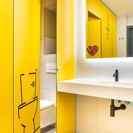 Petit Palacio Real Hostel