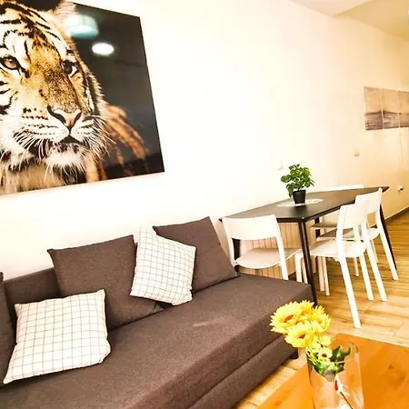 Oshun Plaza Castilla Apartment *